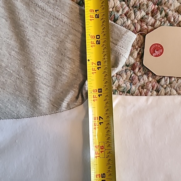 LEVIS BOYS WHITE AND GRAY SHORT SLEEVE T-SHIRT SIZE LARGE - Picture 7 of 10